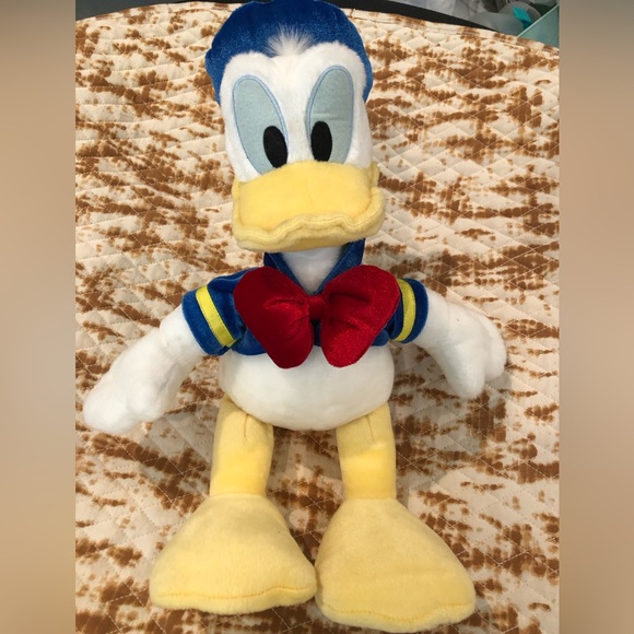 Donald Duck Disney Exclusive Large Stuffed Plush - Picture 1 of 7